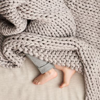 Bearaby Hand-Knit Kids Weighted Blanket - Chunky Knit Blanket - Sustainable, Breathable, and Calming - Machine Washable for Easy Maintenance (Moonstone Grey, 7 lbs)